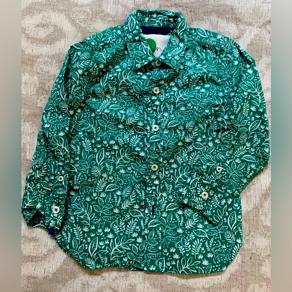 Boden long sleeve boy shirt. Green and white. Size 3. Beautifully crafted.